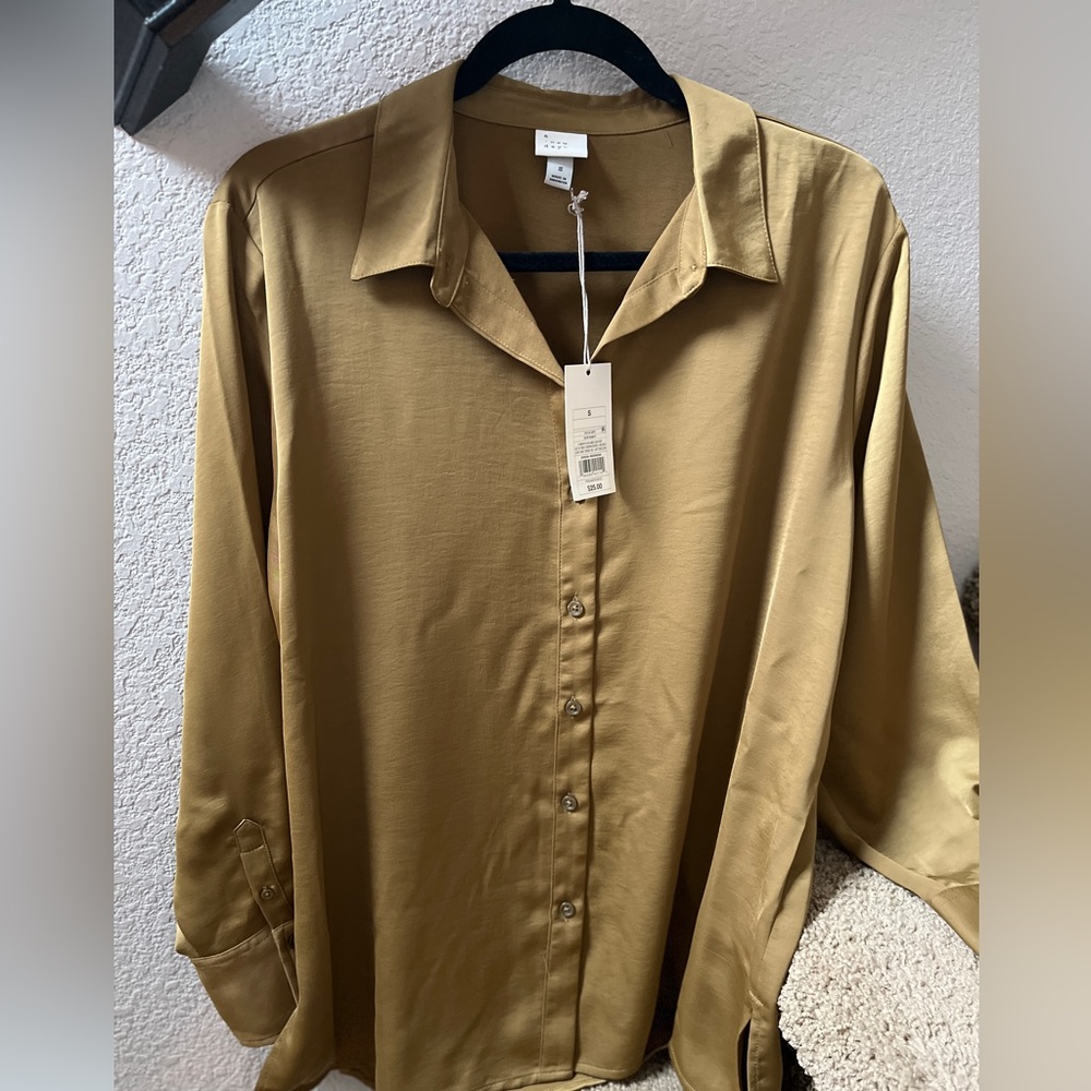 NWT NEW button down oversized satin shirt. SZ S